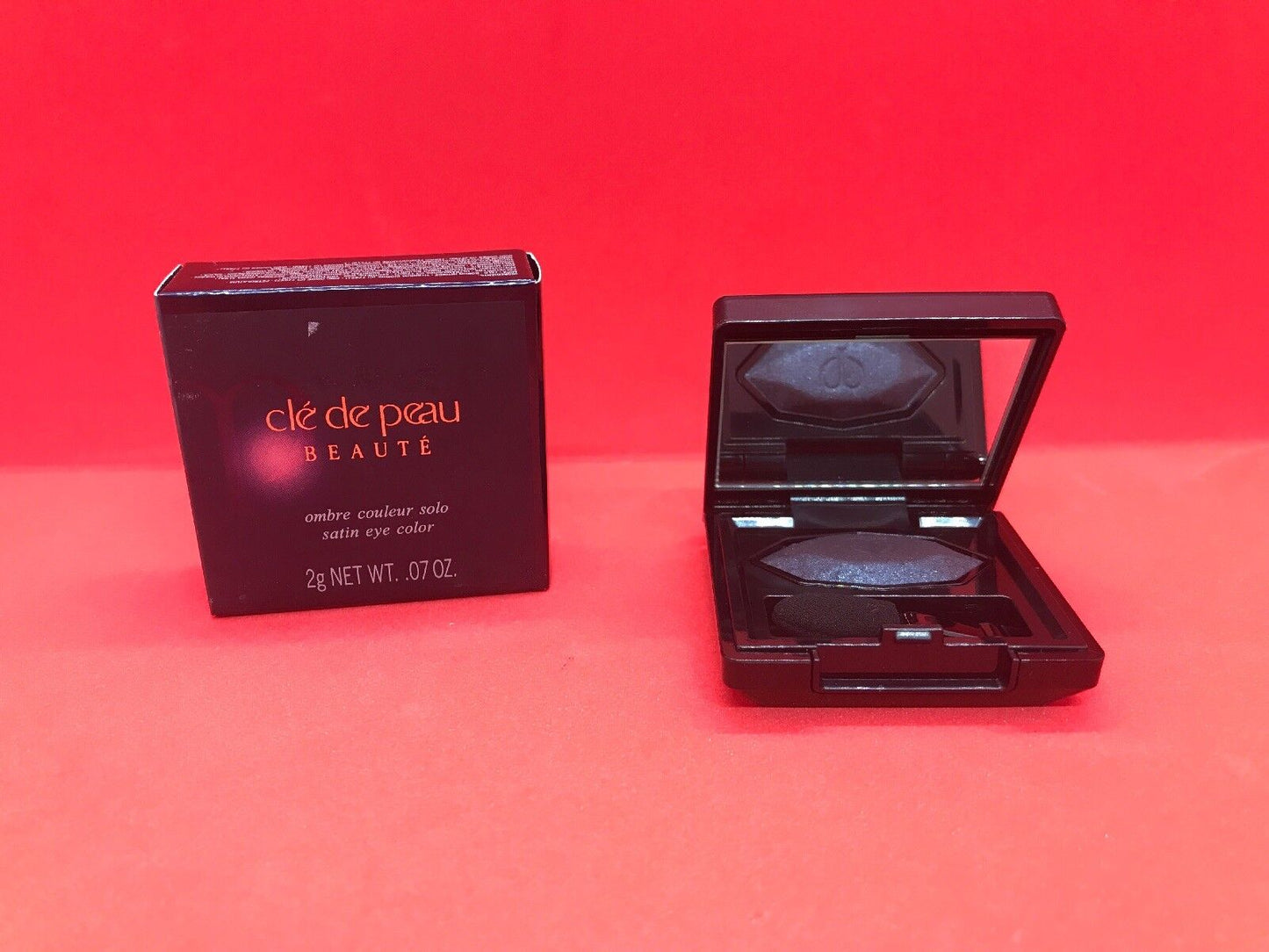 Cle De Peau Beaute Powder Eye Shadow 102 Satin Eye Color 2g/.07oz. NEW IN BOX