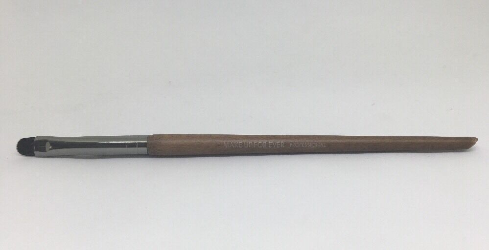 MAKE UP FOR EVER - 208 Brush Brand New