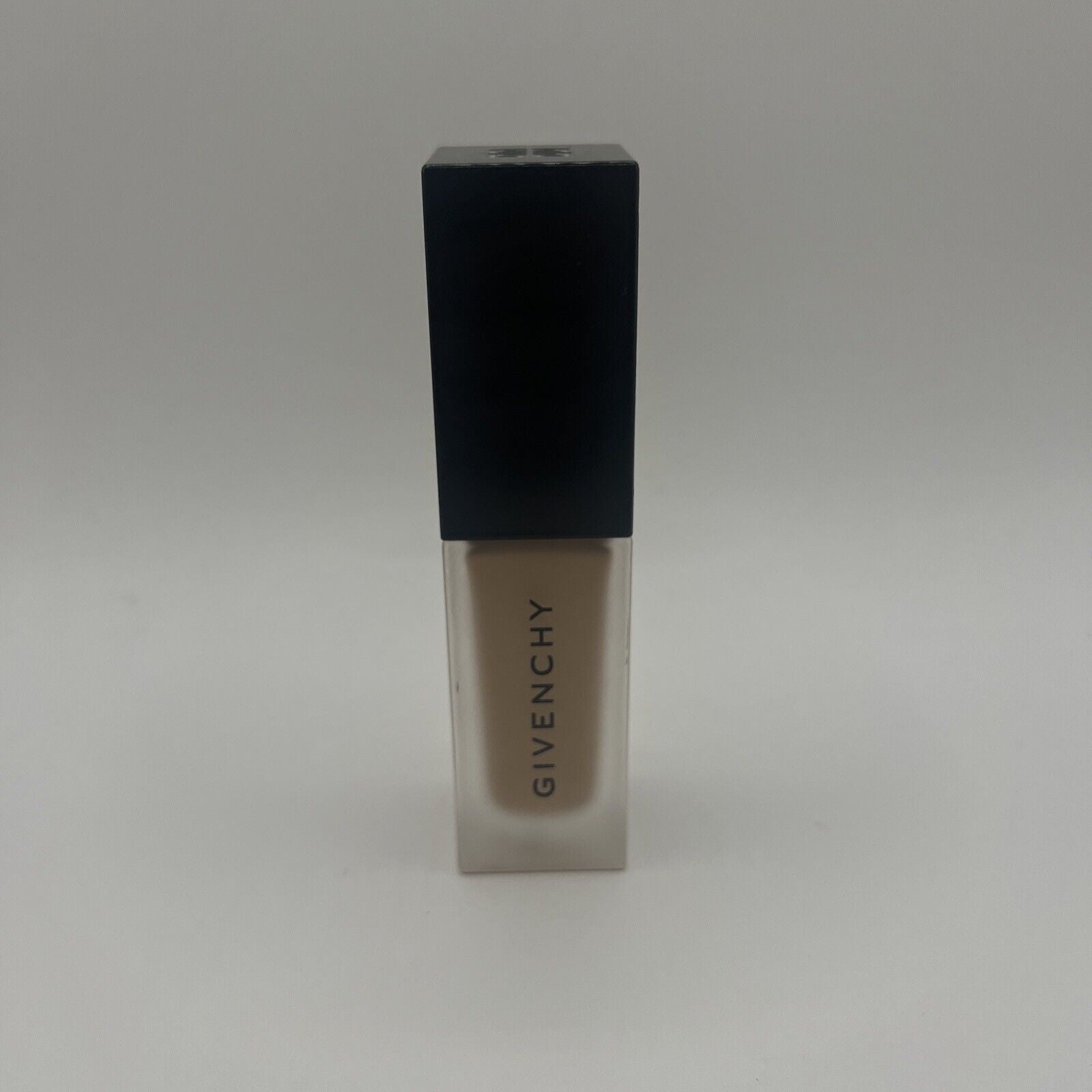 Givenchy Prisme Libre Skin-Caring Matte Foundation ~ 4-C305 ~ 1 oz /30 ml /