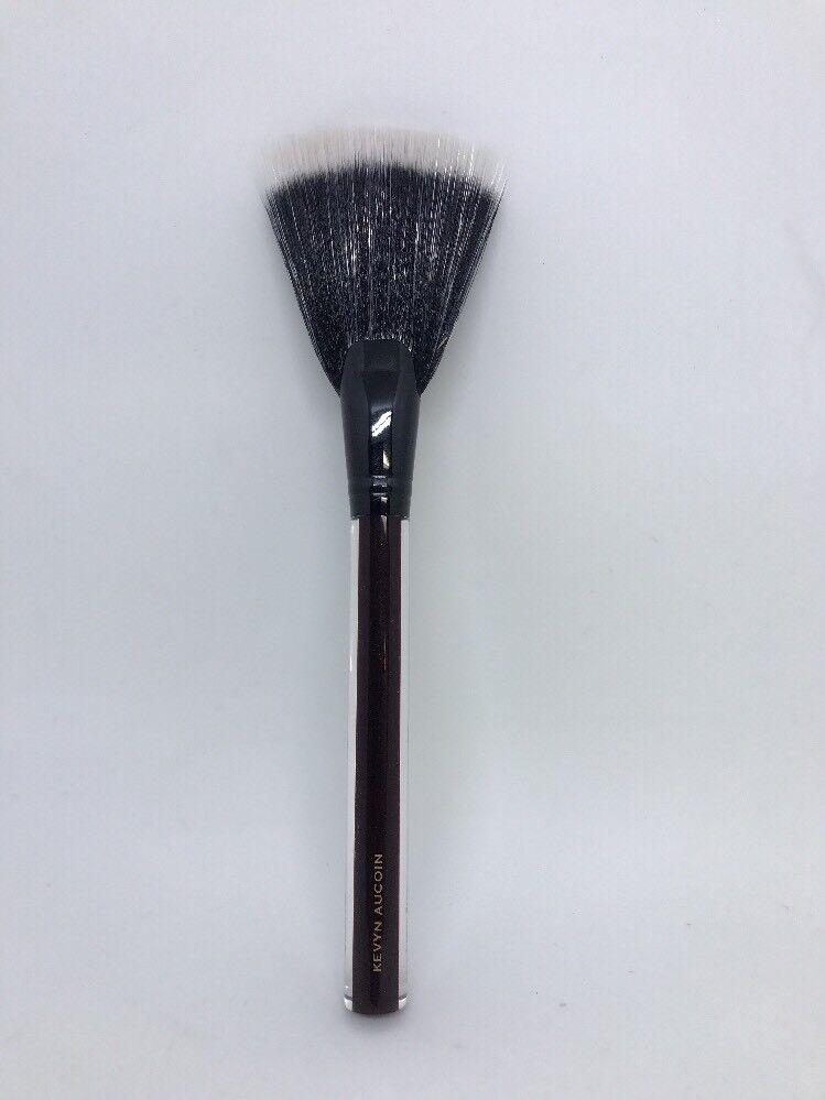 Kevyn Aucoin Brushes - Large Fan Brush