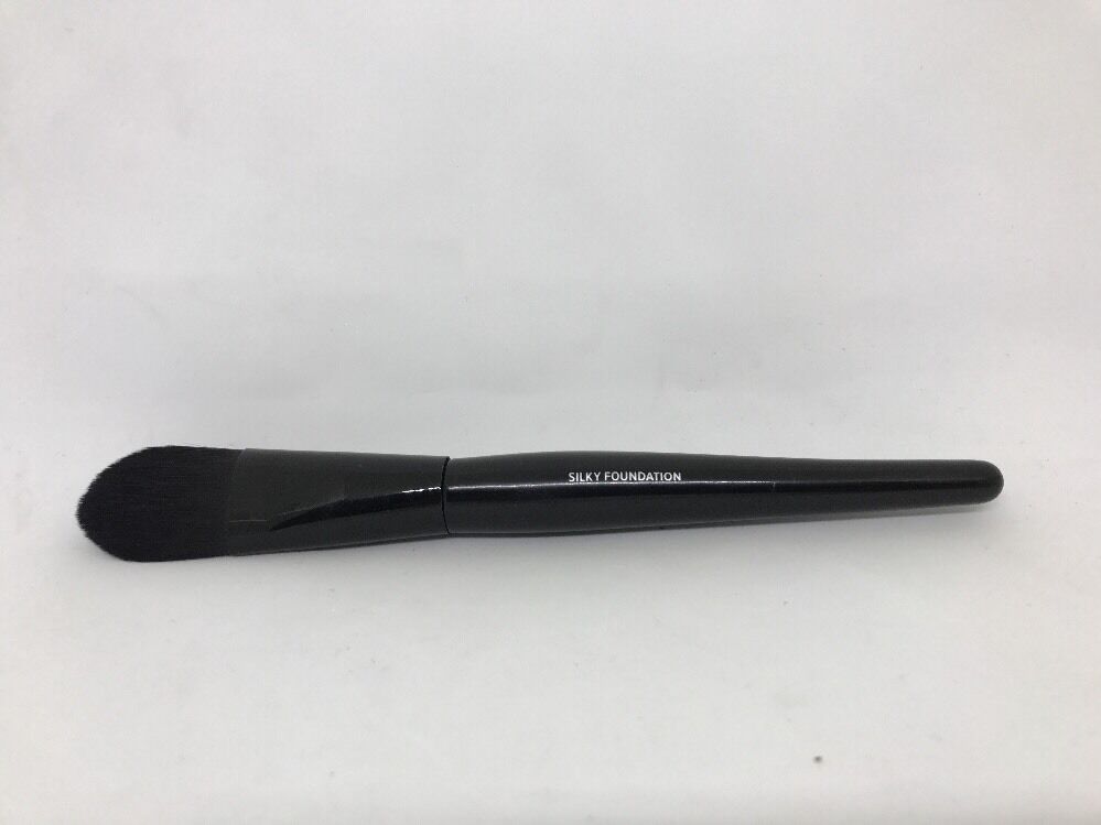 It Brushes For Ulta Silky Foundation Brand New Full Size