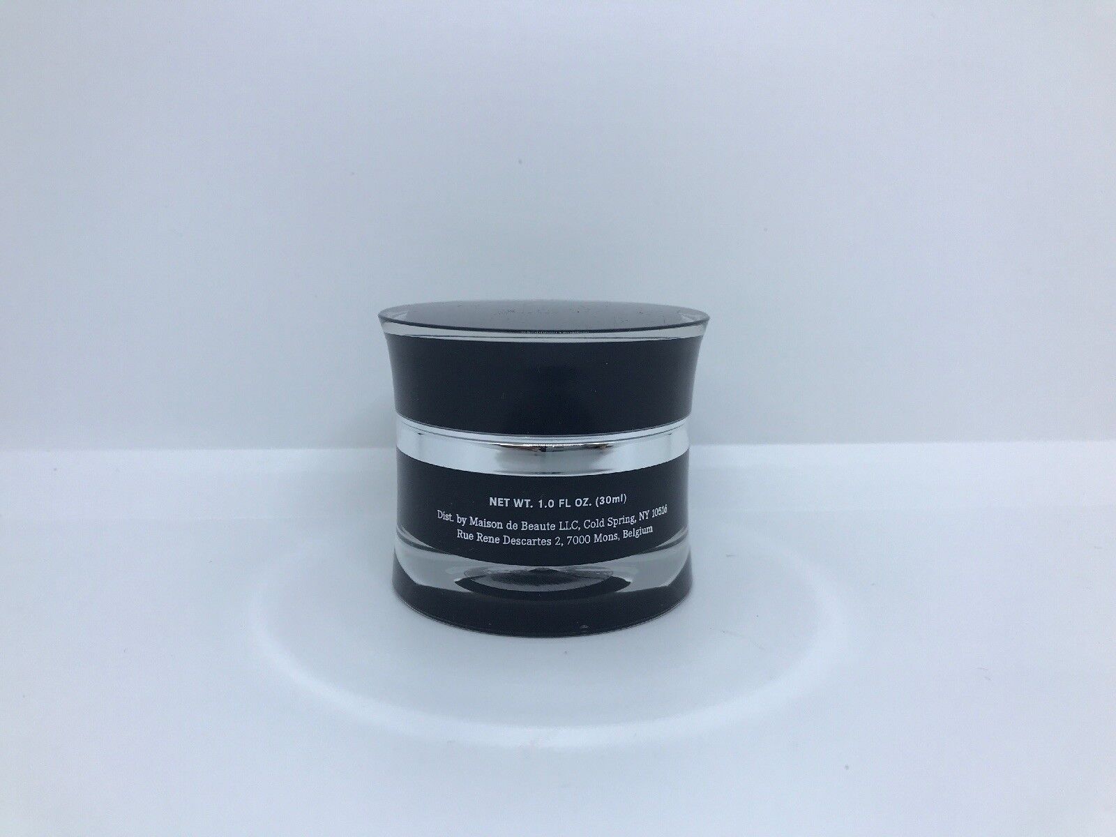 LE METIER DE BEAUTE ULTRA REPLENISHING SOLUTION Cream 1 OZ Brand New