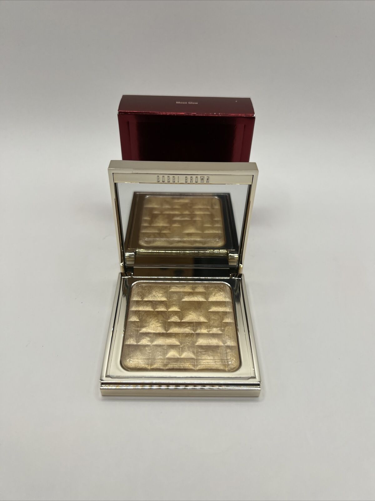 Bobbi Brown Highlighting Powder- Shade: MOON GLOW New In Box