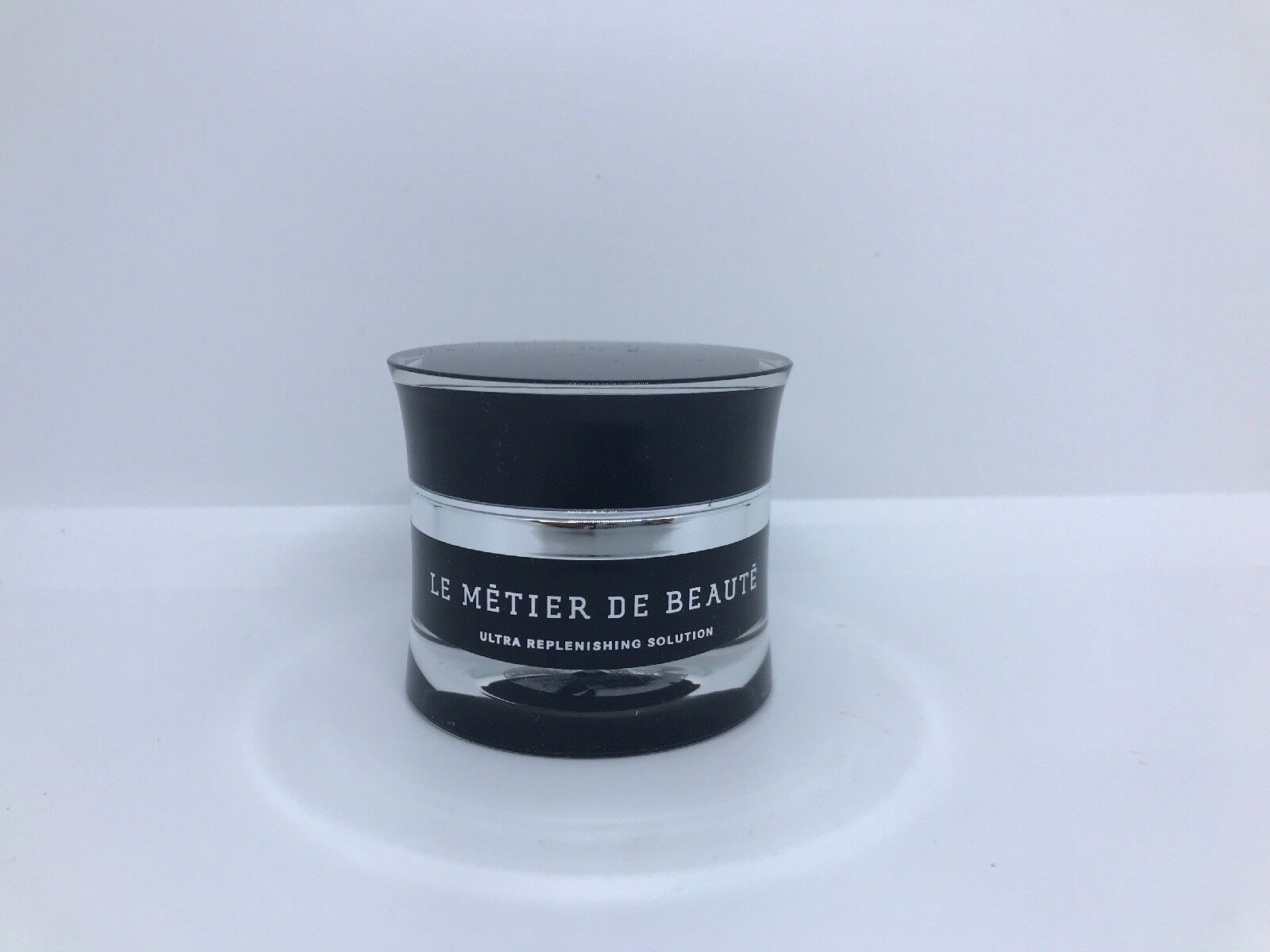 LE METIER DE BEAUTE ULTRA REPLENISHING SOLUTION Cream 1 OZ Brand New