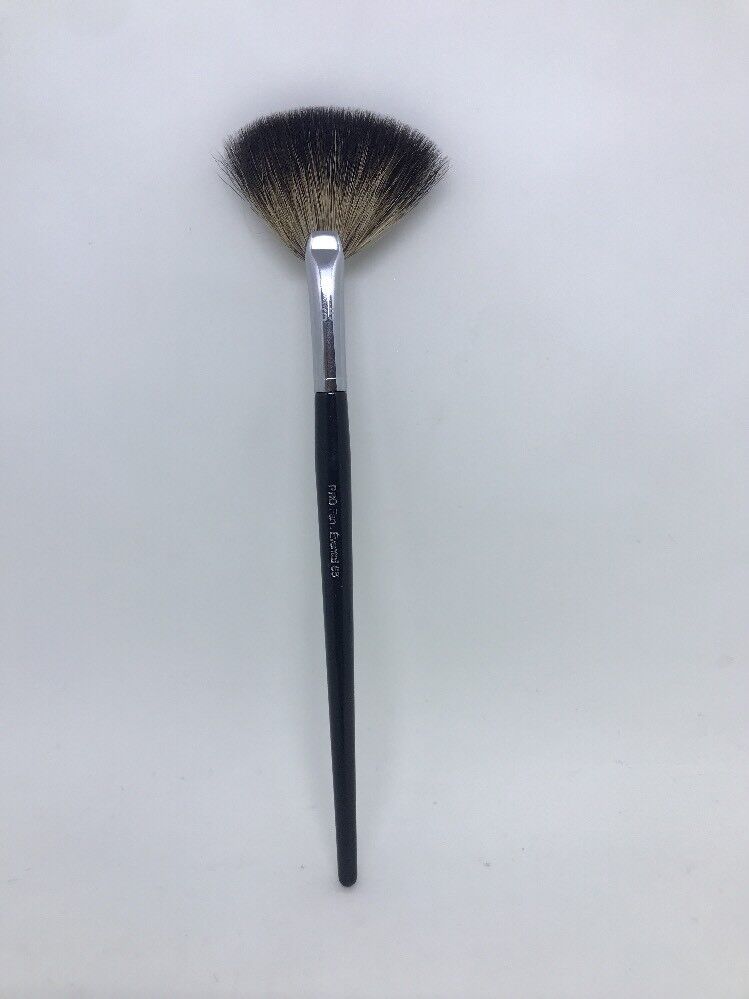 SEPHORA COLLECTION PRO Fan Brush #65 Full Size