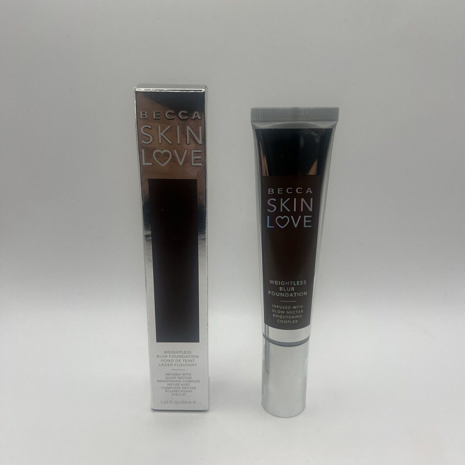 BECCA ~ SKIN LOVE WEIGHTLESS BLUR FOUNDATION ~ CHESTNUT ~ 1.23 OZ