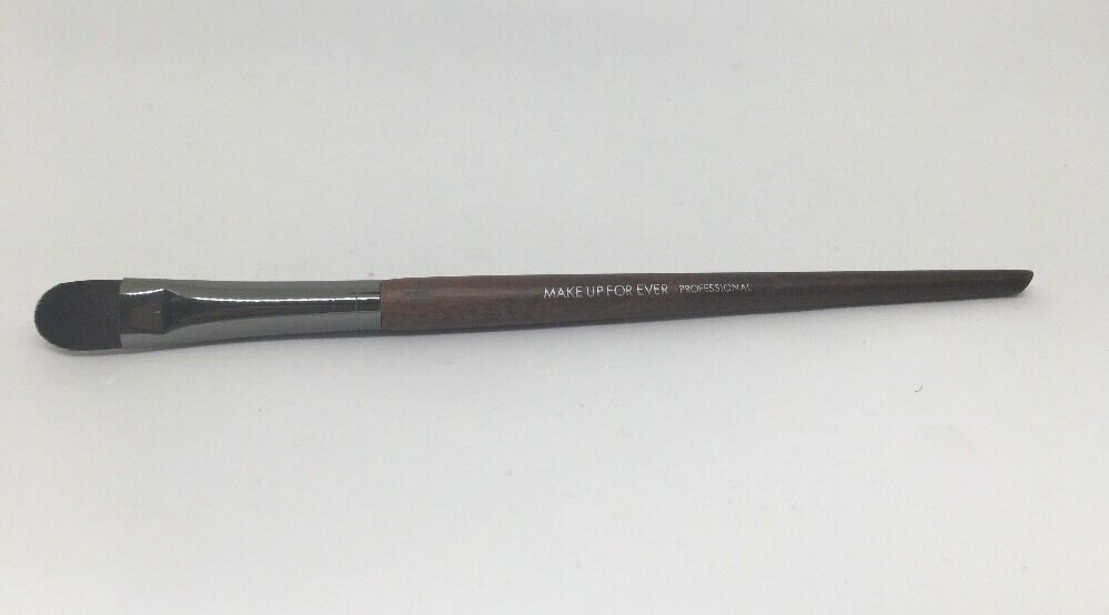 MAKE UP FOR EVER - 228 Brush Brand New